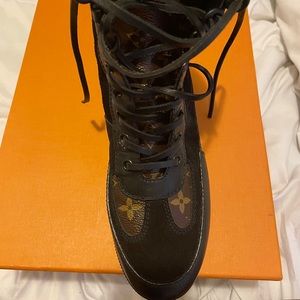 LAUREATE PLATFORM DESERT LOUIE BOOTS